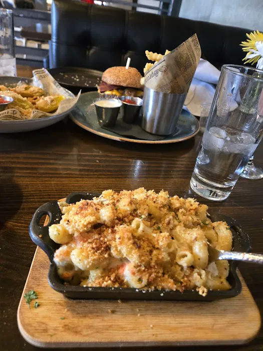 Blue Hound Kitchen & Cocktails Picture 6