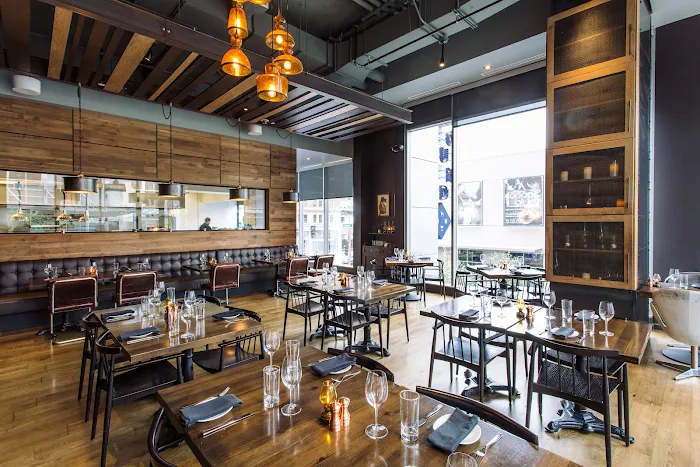 Blue Hound Kitchen & Cocktails Picture 9