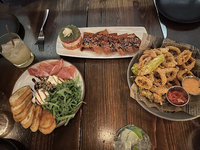 Blue Hound Kitchen & Cocktails Picture 8