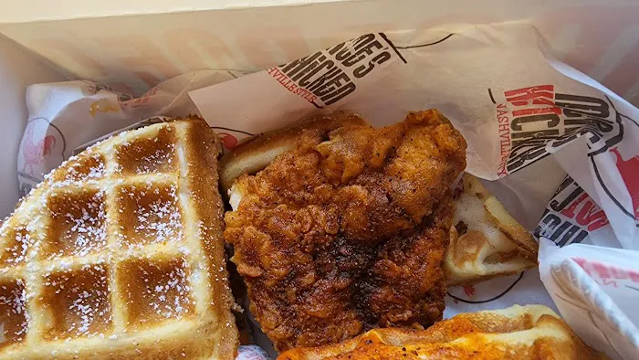 Monroe's Hot Chicken Picture 7