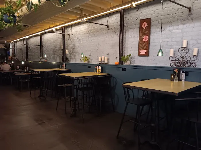 Condesa Phoenix Picture 2