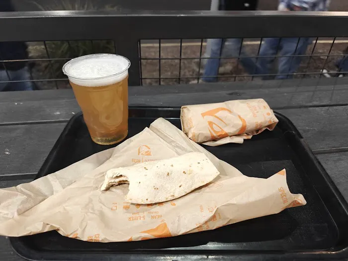 Taco Bell Cantina Picture 5