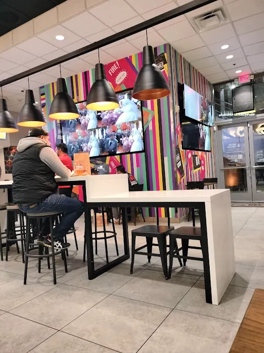 Taco Bell Cantina Picture 4