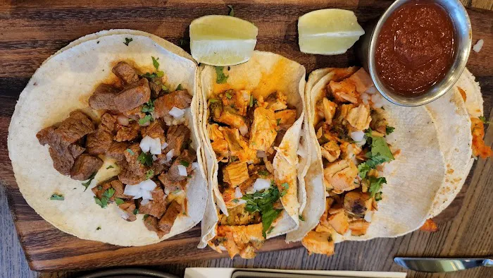 Jacy & Dakota's Picture 8