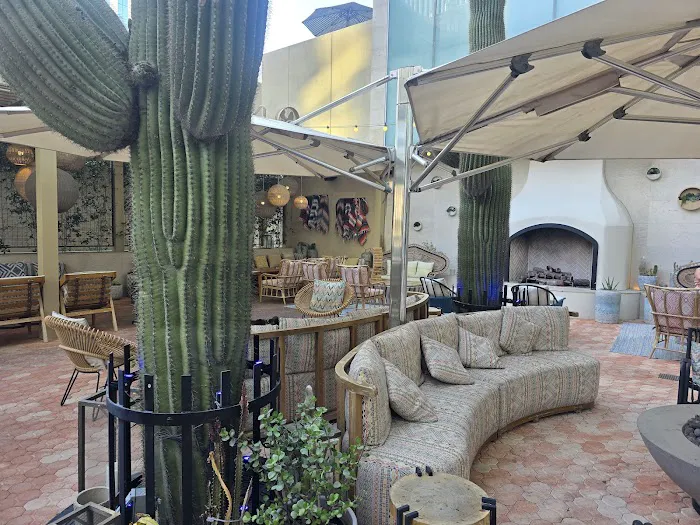 Jacy & Dakota's Picture 2