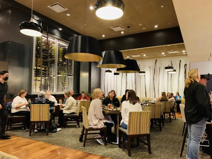 Jacy & Dakota's Picture 10