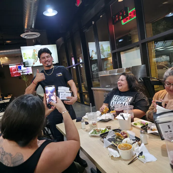 Tacos Los Vales Picture 5