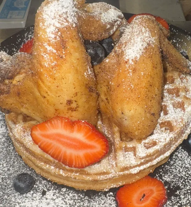 Plush Kitchen & Lounge Picture 9