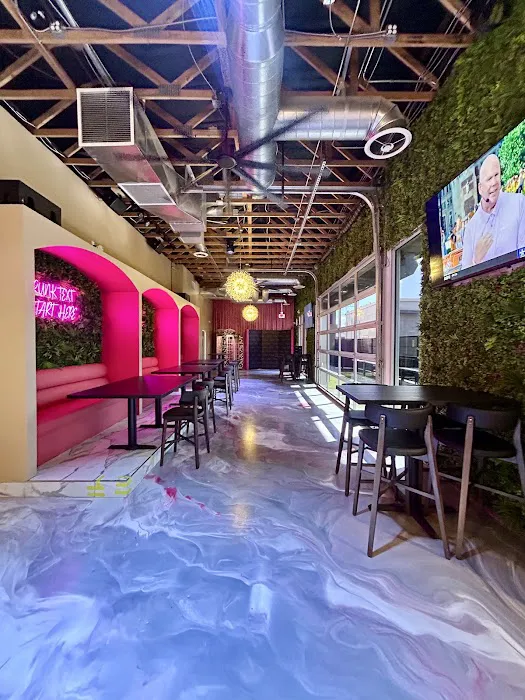 Plush Kitchen & Lounge Picture 5