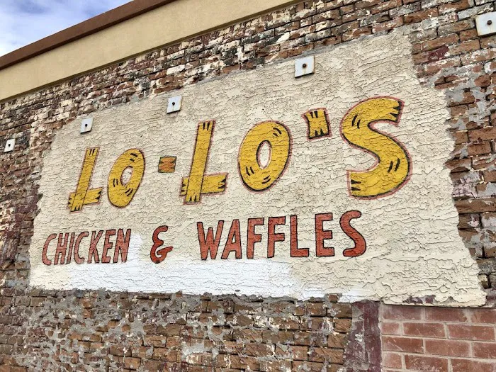 Lo-Lo's Chicken & Waffles Picture 3