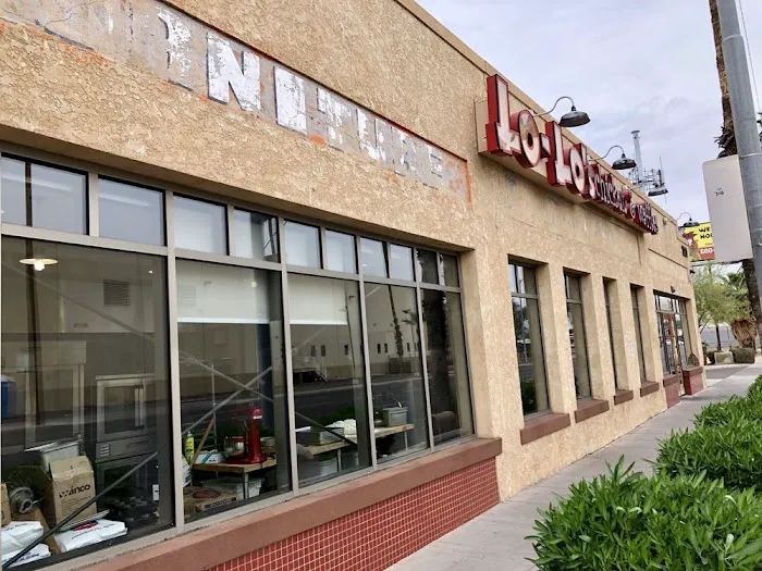 Lo-Lo's Chicken & Waffles Picture 2