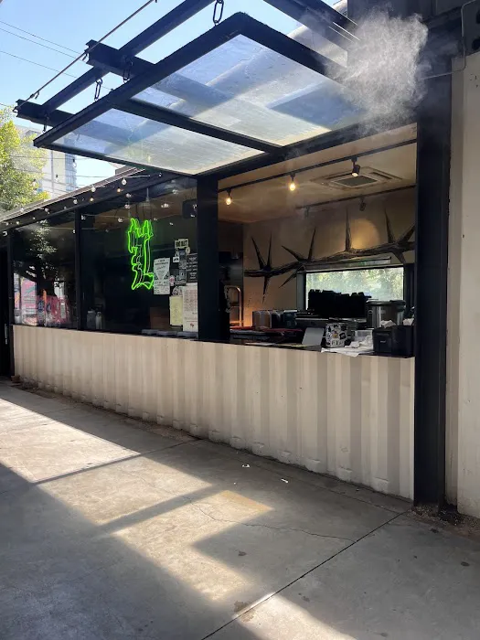 Lōco Style Grindz Picture 2