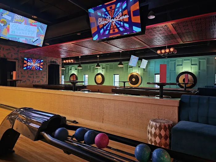 Châm Pang Lanes Picture 3