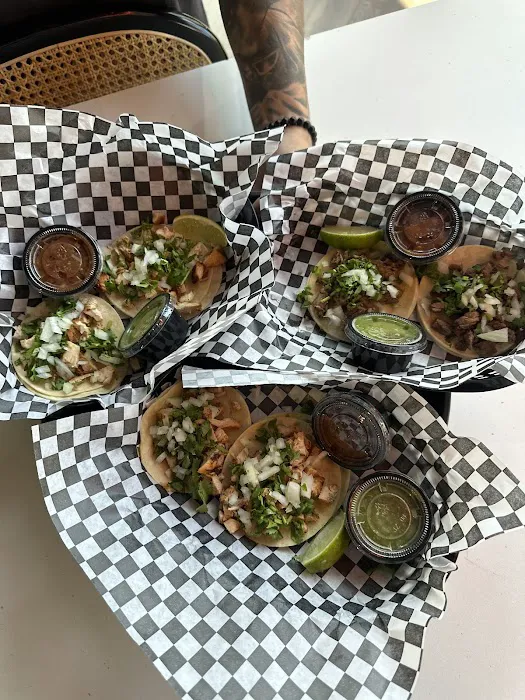 Revolución Tacos + Cantina Picture 9