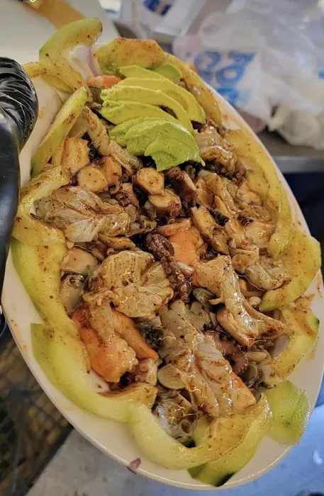 Mariscos el pájaro Picture 10