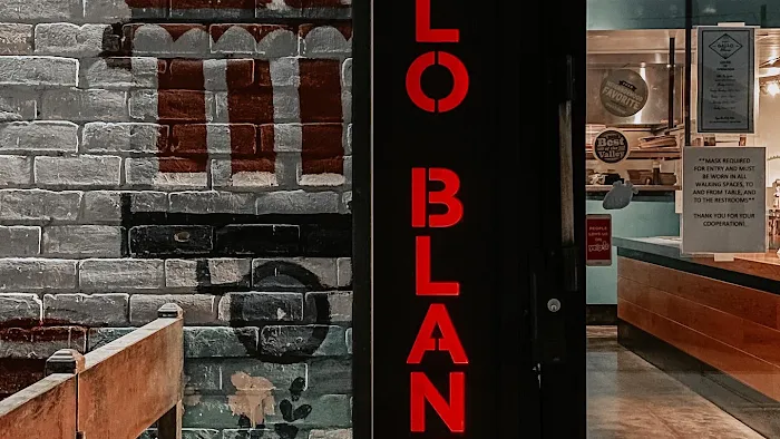 Gallo Blanco Picture 1