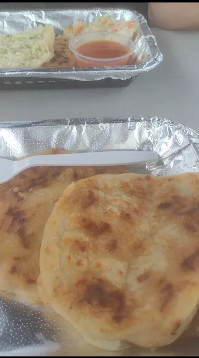 Los almendros sv food truck Picture 1