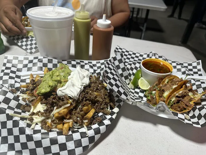 Tacos Rodriguez - Food Truck Picture 2