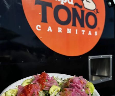 Compa Tou00f1o Carnitas