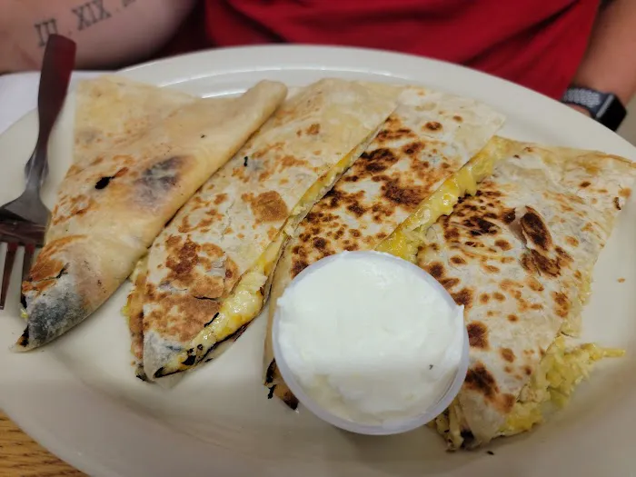 Dora's Kitchen Picture 3