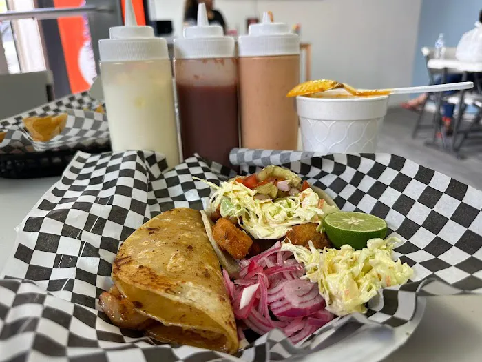 Mariscos El Yori Picture 7