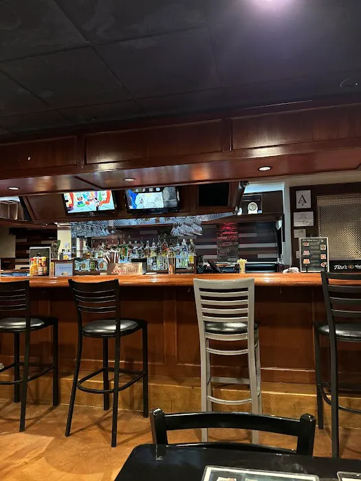 JEWELZ BAR & GRILL Picture 1