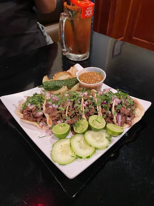 JEWELZ BAR & GRILL Picture 10