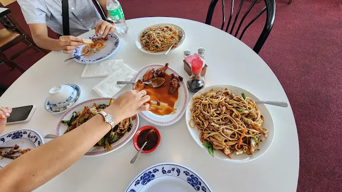 Yin's Chinese Restaurant Picture 1