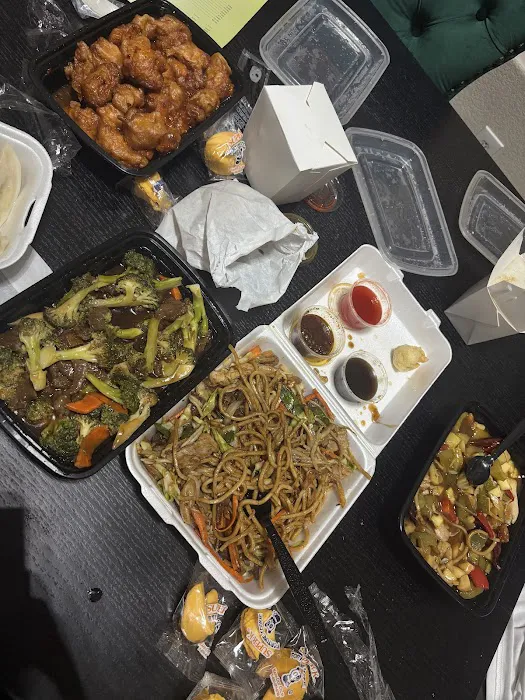 Yin's Chinese Restaurant Picture 3