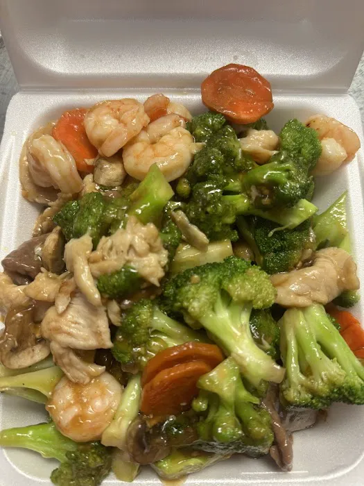 Yin's Chinese Restaurant Picture 6