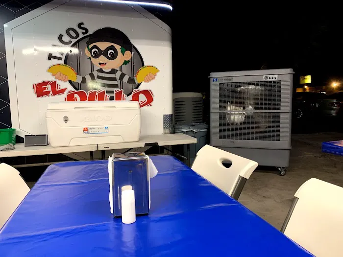 Tacos El Pillo Picture 3