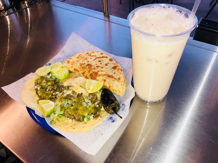 Tacos El Pillo Picture 8