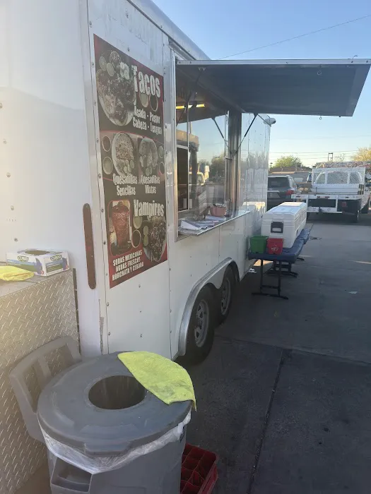 Tacos El Pillo Picture 7