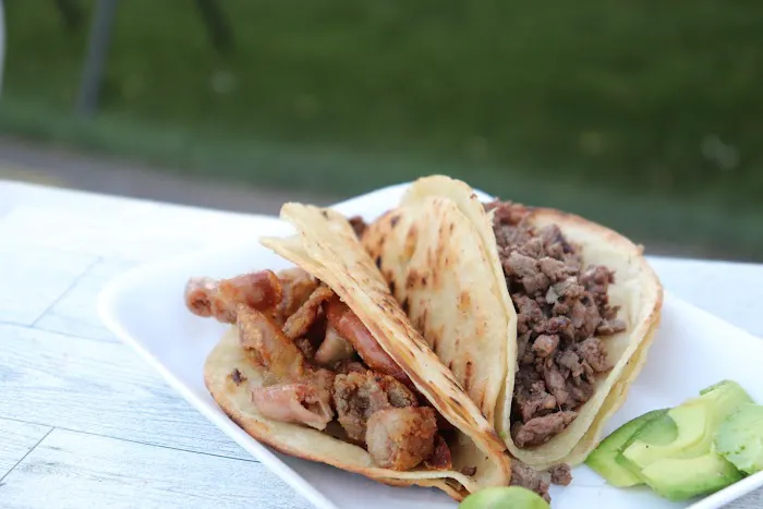 Tacos El Pariente Picture 3