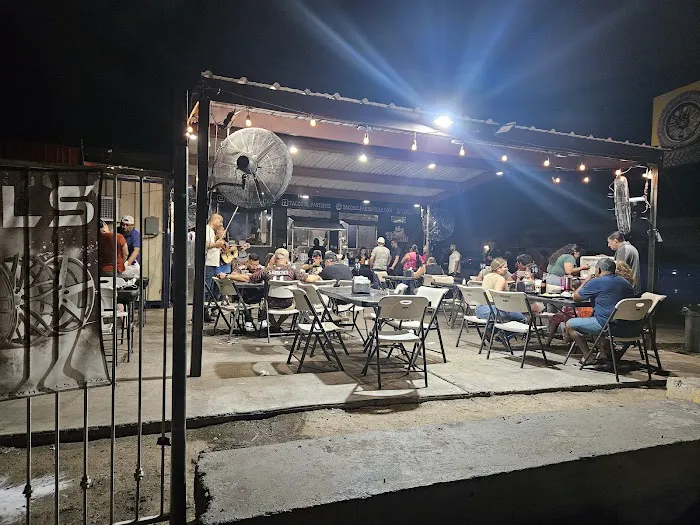 Tacos El Pariente Picture 9