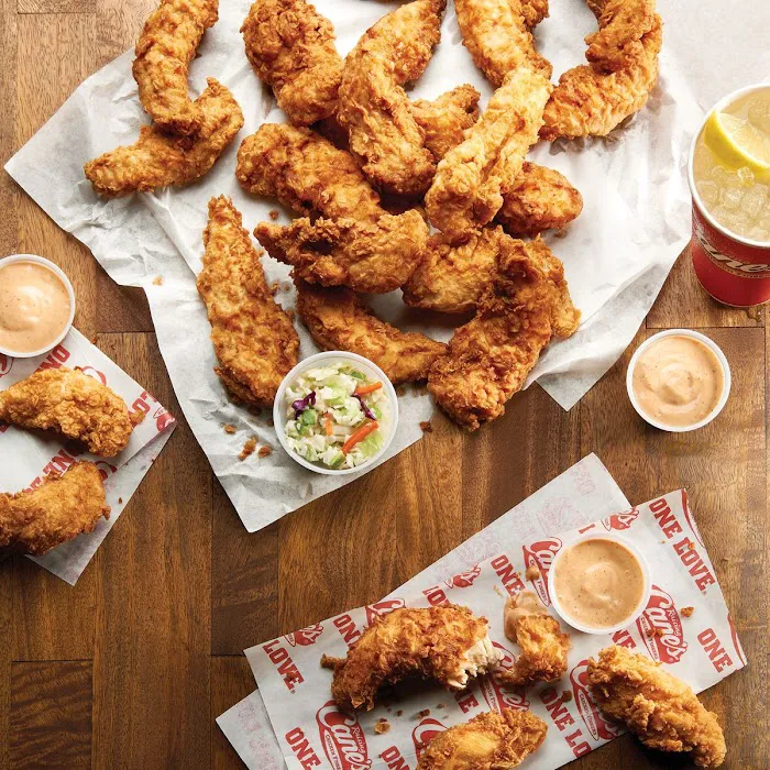 Raising Cane's Chicken Fingers Picture 7