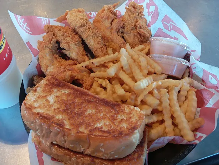 Raising Cane's Chicken Fingers Picture 4