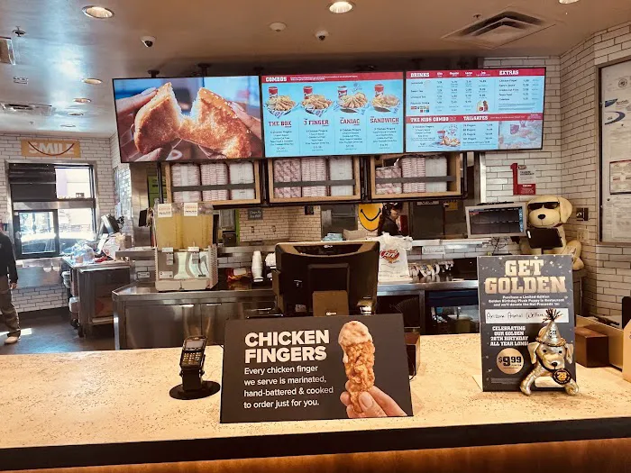 Raising Cane's Chicken Fingers Picture 10