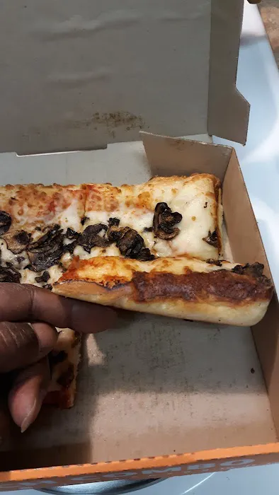 Little Caesars Pizza Picture 5