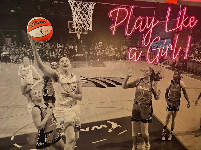 Title 9 Sports Grill Picture 8