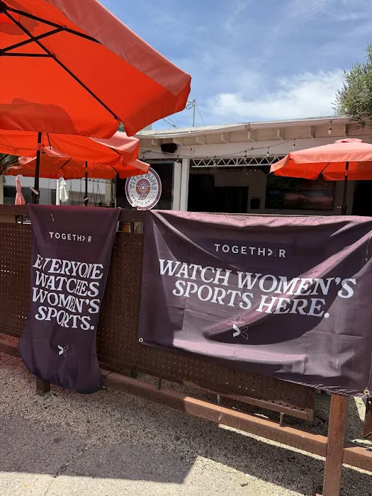 Title 9 Sports Grill Picture 2