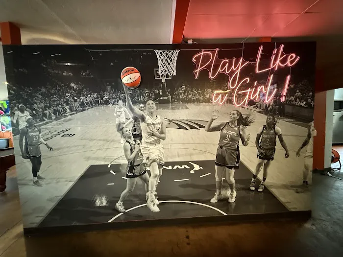 Title 9 Sports Grill Picture 9