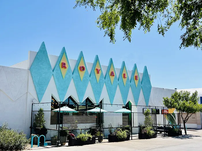 Royale Kitchen + Cocktails Picture 8