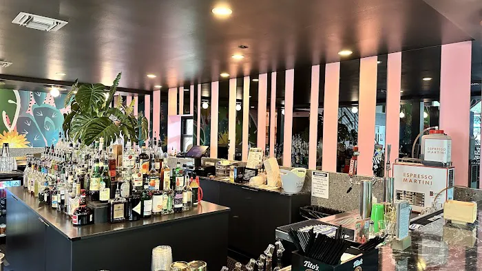 Royale Kitchen + Cocktails Picture 2