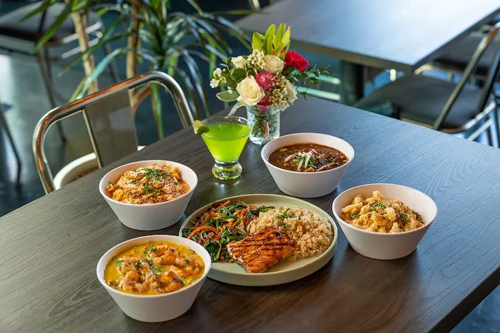 Royale Kitchen + Cocktails Picture 7