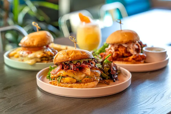 Royale Kitchen + Cocktails Picture 4