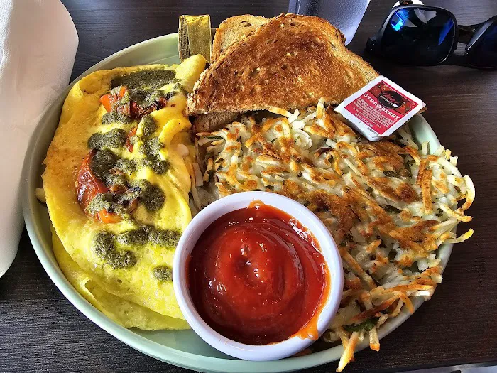 Royale Kitchen + Cocktails Picture 10