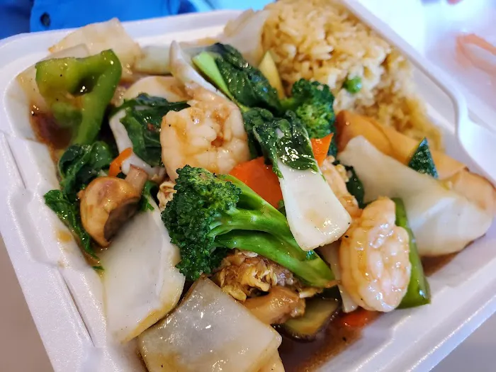 KWAN & WOK CHINESE FAST FOOD Picture 10