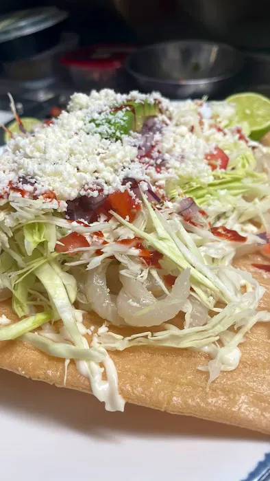 La cruda mariscos y clamat. Picture 2