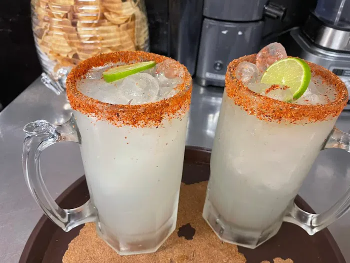 La cruda mariscos y clamat. Picture 5